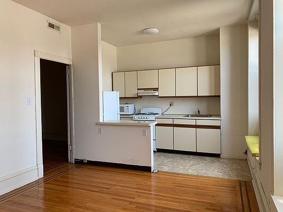 3rd image of 1532 Spruce St #423