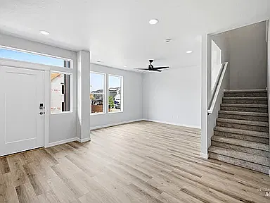 3 bed, 1595 sqft, $4,500 — Photo 2