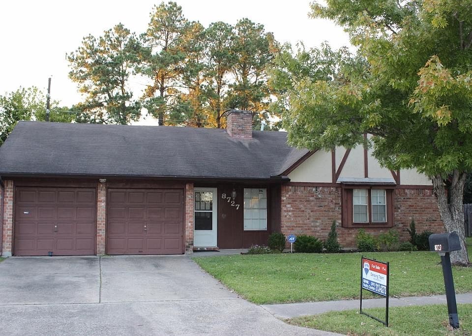 1st image of 8727 Saratoga Forest Dr