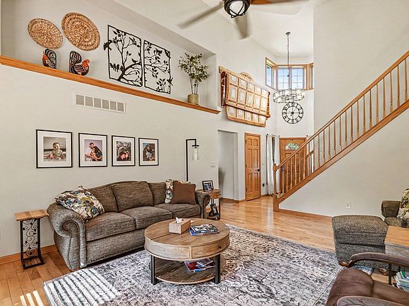 4th image of 55822 Alverstone Dr W
