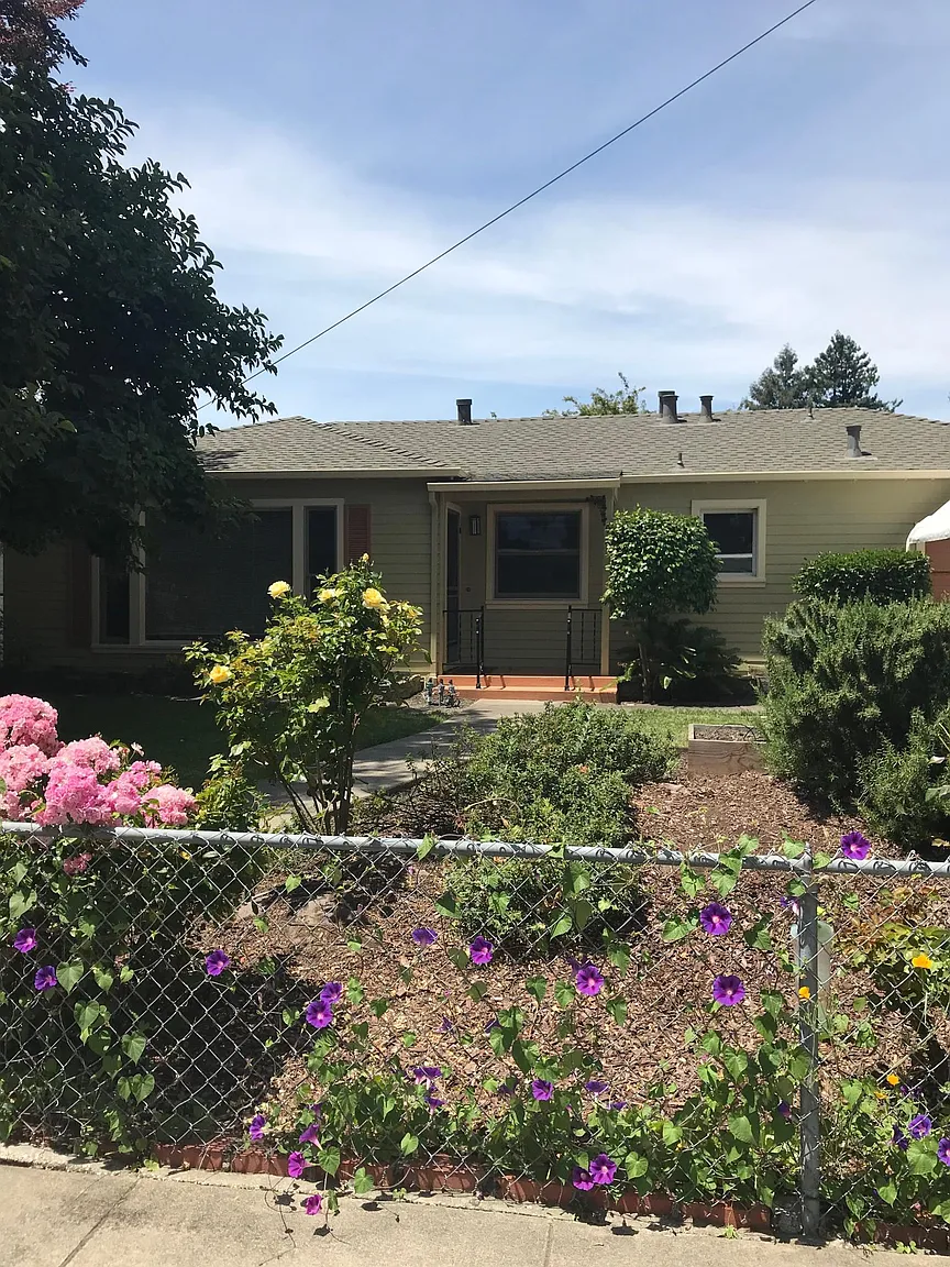 921 Del Mar Dr photo 1