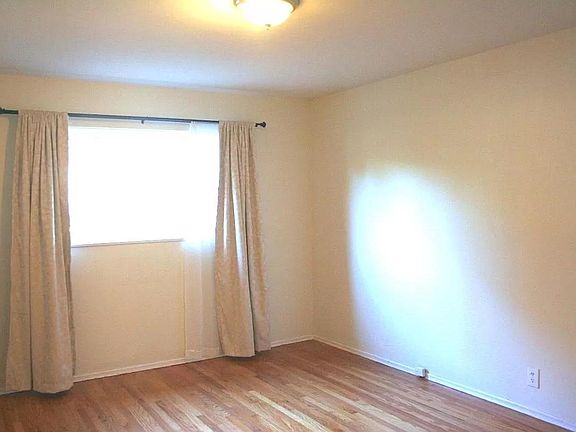 4th image of 814 Cuesta Dr APT A