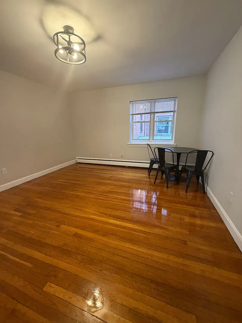2bed with living room apartment in Brighton available now — Photo 2