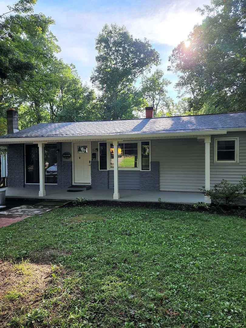 Black Mountain Rental — Photo 2
