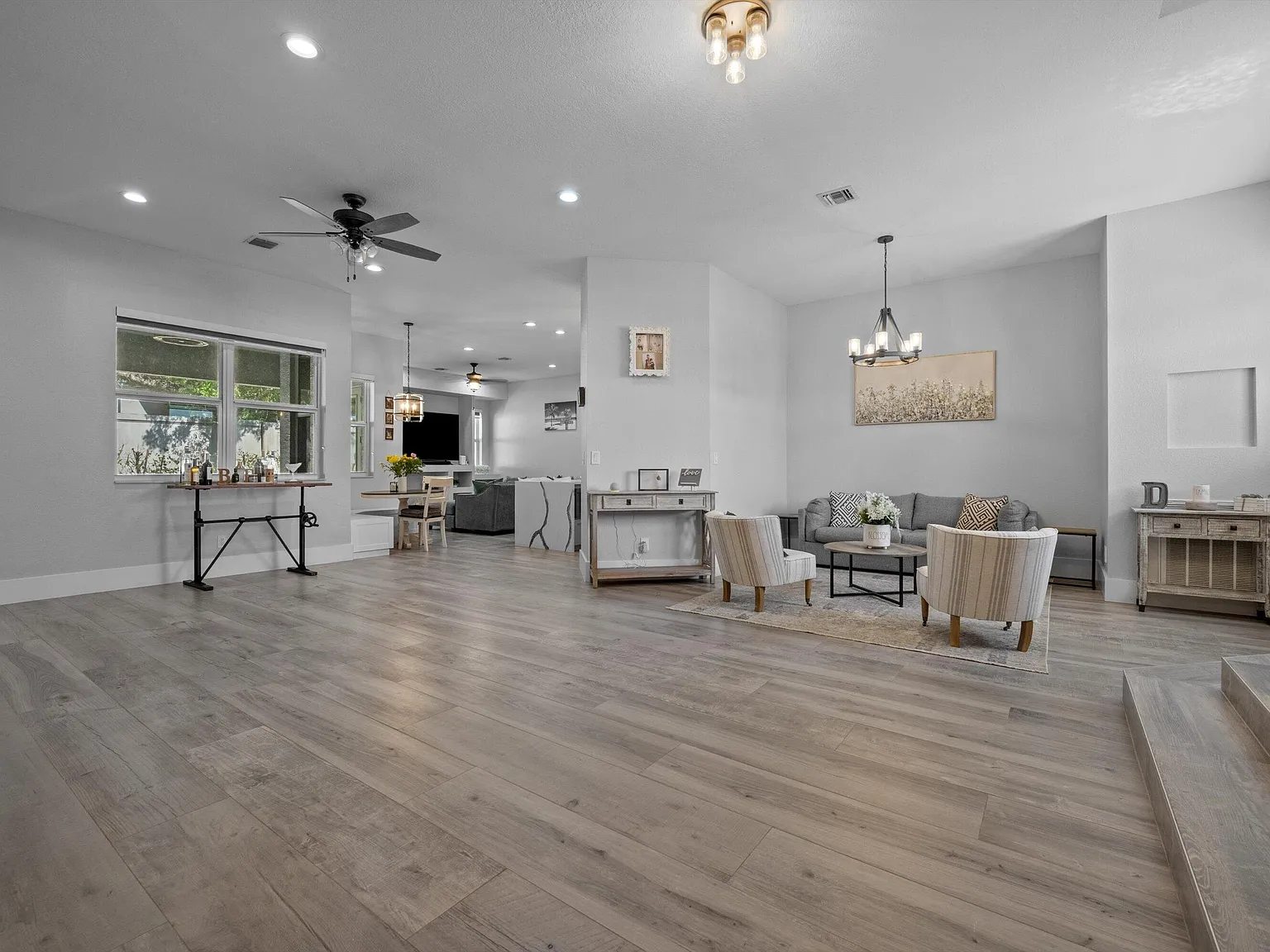 4 bed, 3.5 bath, 2711 sqft, $12,000 — Photo 2