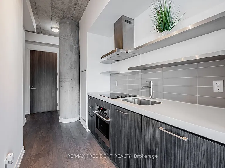 560 King St W #1005 — Photo 11