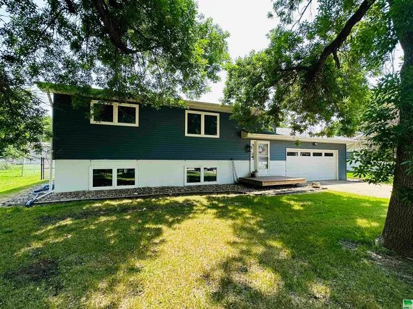 904 S Shannon Dr, Sloan, IA 51055