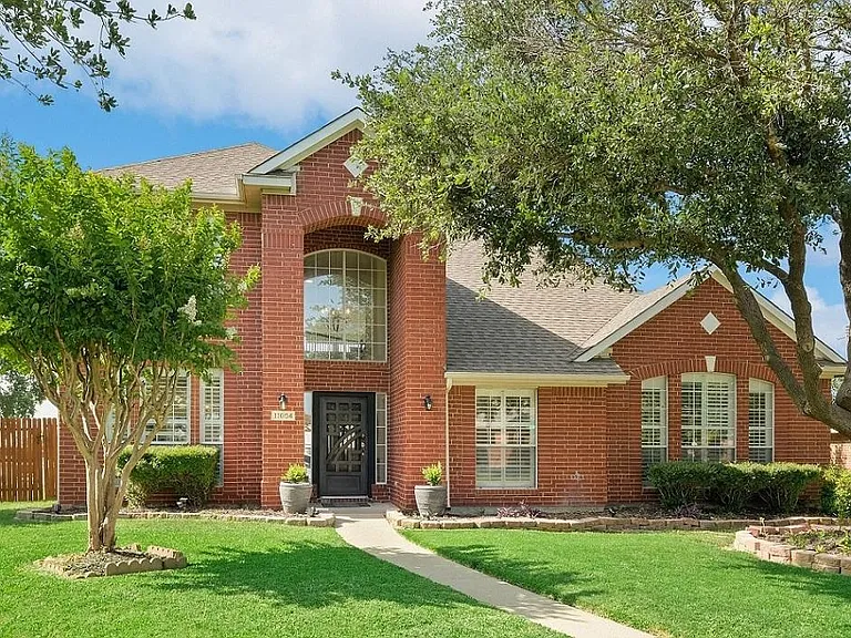 11604 Woodland Way — Photo 3