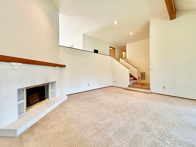 24119 SE 18th Pl — Photo 3