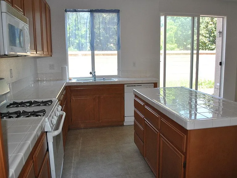 1654 Goldenrod Ave — Photo 4