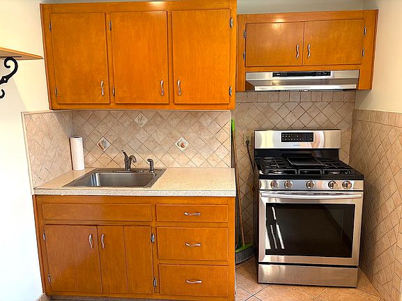 4th image of 314 Webster Ave Floor 2
