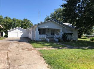 312 S 8th St, Okemah, OK 74859