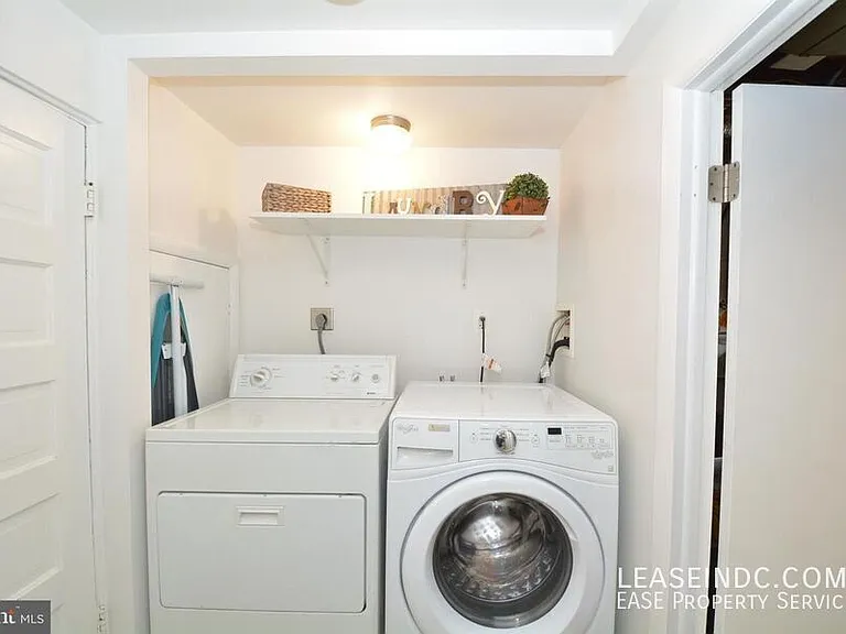 704 Devon Pl — Photo 27