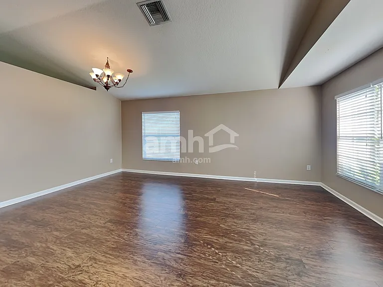 1107 Summer Breeze Dr — Photo 9