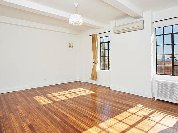 3rd image of 5 Tudor City Pl Lbby 9