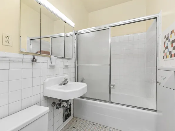 301 East 48th Street image 11 of 17