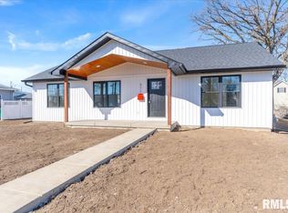 311 E Mulberry St, Chatham, IL 62629