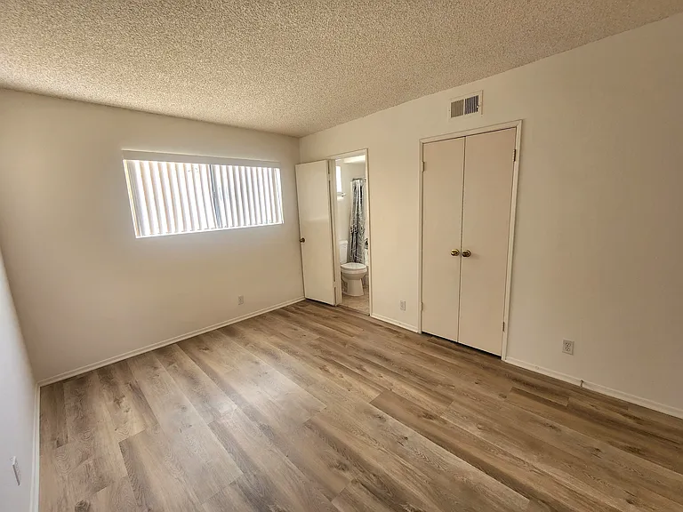 10444 Canoga Ave #33 — Photo 9