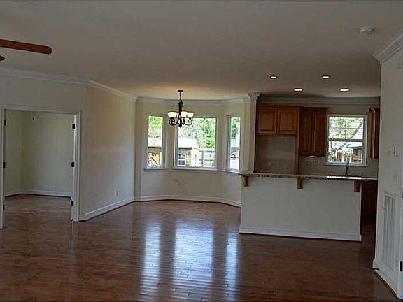 4th image of 4826 Lee Ave