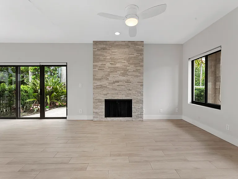 1121 Bel Air Dr — Photo 13