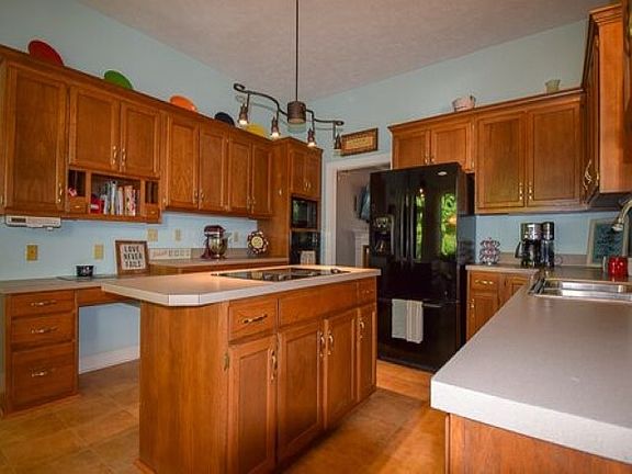 5th image of 236 Double Dipper Dr SE