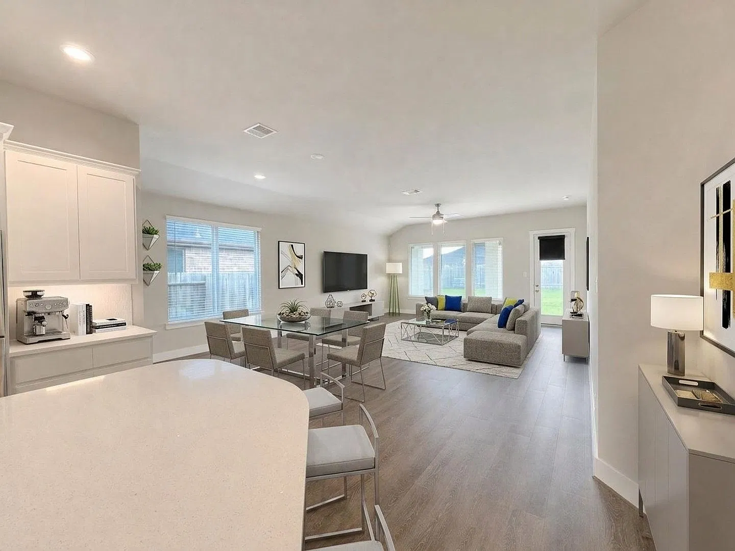 Inviting 4 Bed / 2.5 Bath Single-Story Home with Large Backyard and Patio in Gated Section of Tam... — Photo 3