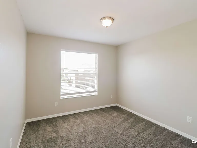 30630 Annadale Dr — Photo 10