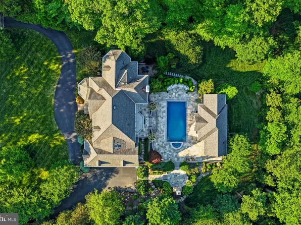 1239 Daleview Dr, Mc Lean, VA 22102