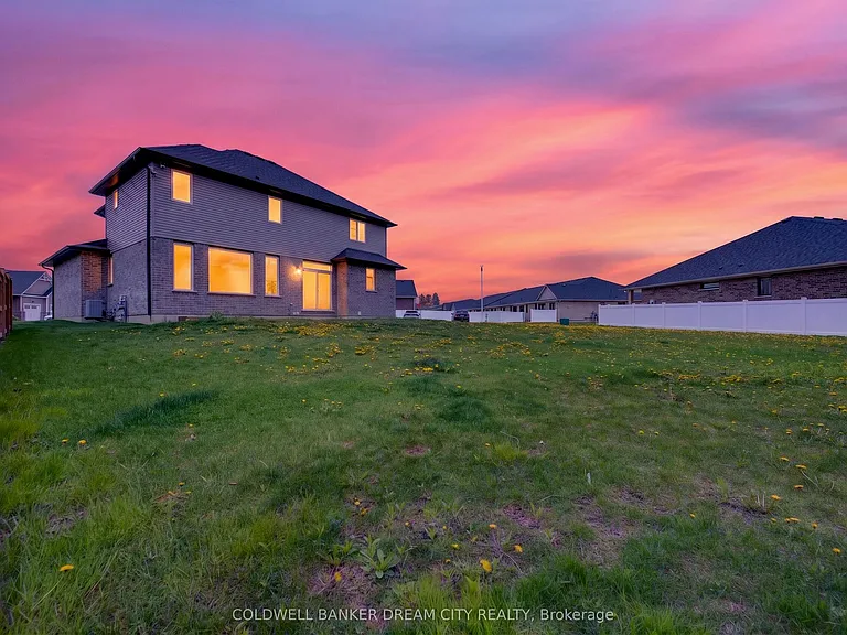 98 Livingston Dr — Photo 49