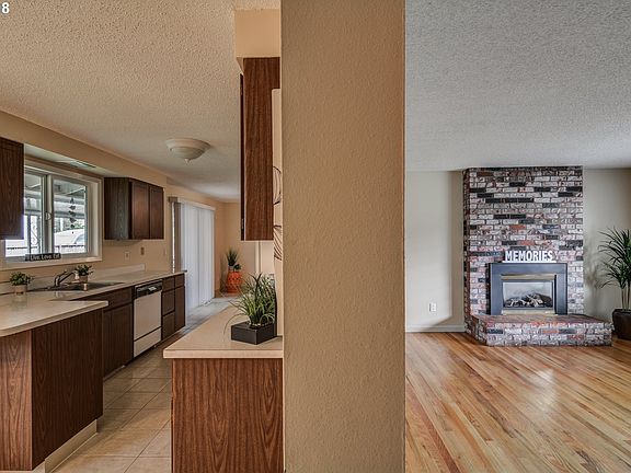 5th image of 7481 SE Rosanne St