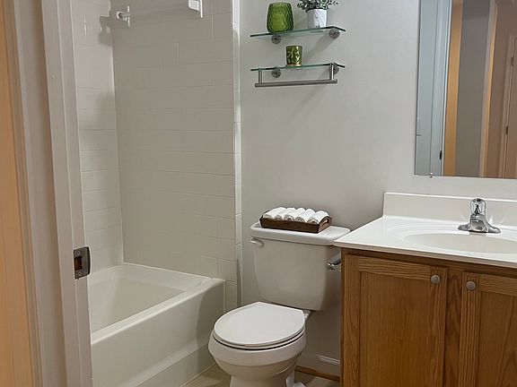 5th image of 2347 Abington Dr #1