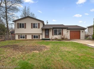2714 Hallman Ave, Waterford, MI