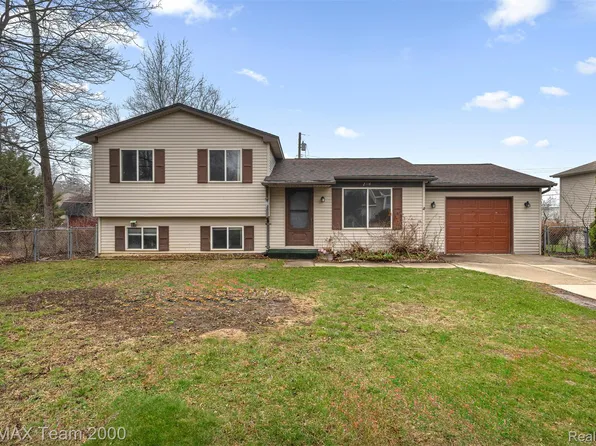 2714 Hallman Ave, Waterford, MI 48328