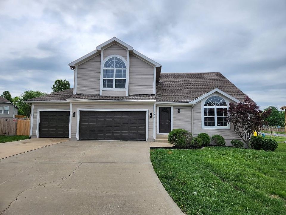 1st image of 1529 SE Cape Cir