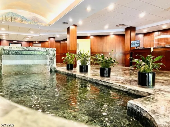 609 W South Orange Ave #6G, South Orange Village Twp., NJ 07079