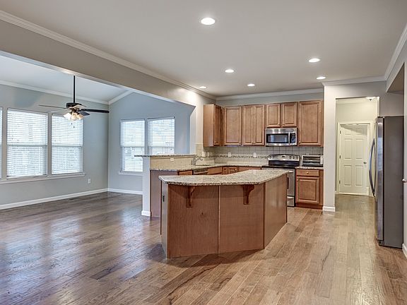 5th image of 2024 Towering Oaks Dr