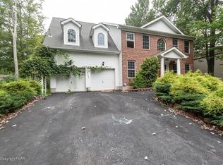 1498 Belgravia Dr, Tobyhanna, PA