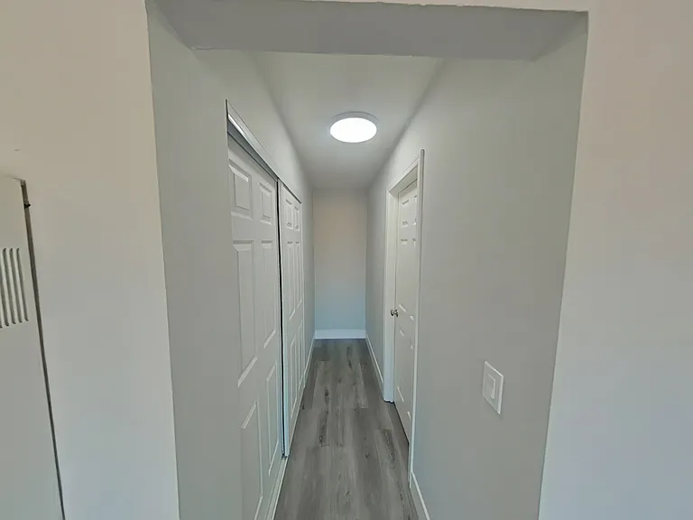 401 E Poplar Avenue — Photo 6
