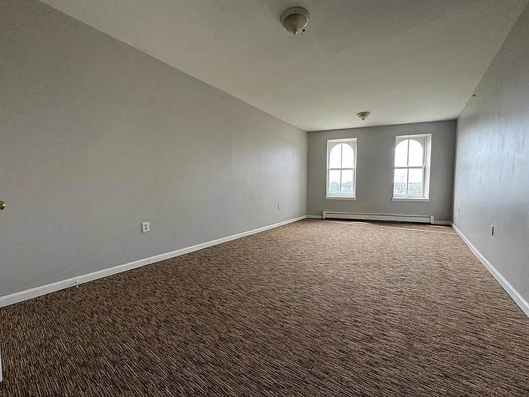 558-612 E Main St #598D — Photo 11
