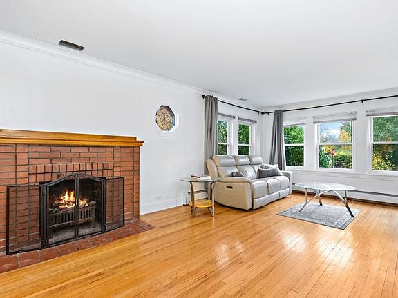 2nd image of 979 Vine St
