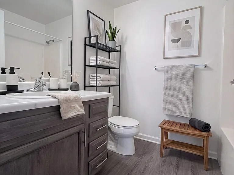 Lakemont Apartments — Photo 48