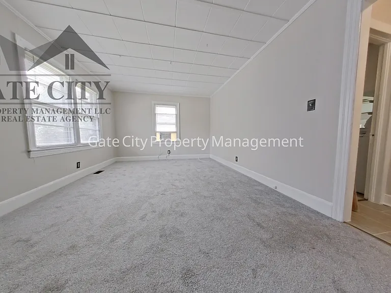 914 Randolph St — Photo 6