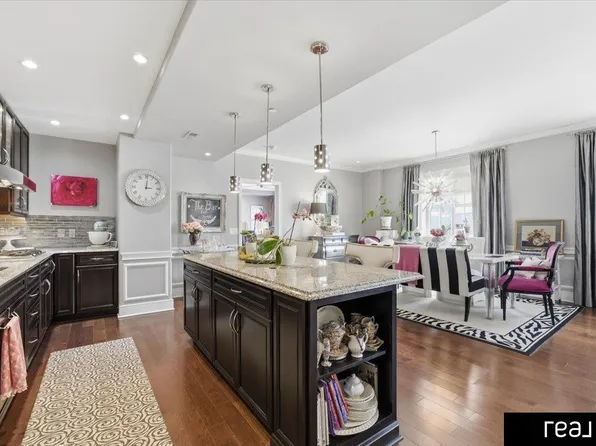 1403 Farnam St APT 808, Omaha, NE 68102