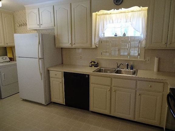 5th image of 2308 Anthony Dr