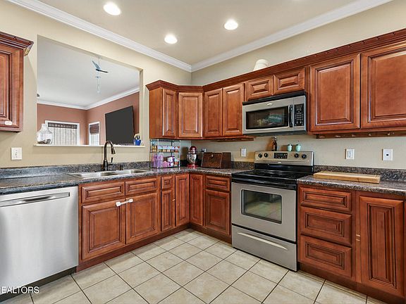4th image of 1178 Hillside Ln