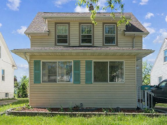 2nd image of 615 34th St NE