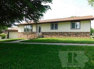 412 Elm St, Schleswig, IA 51461