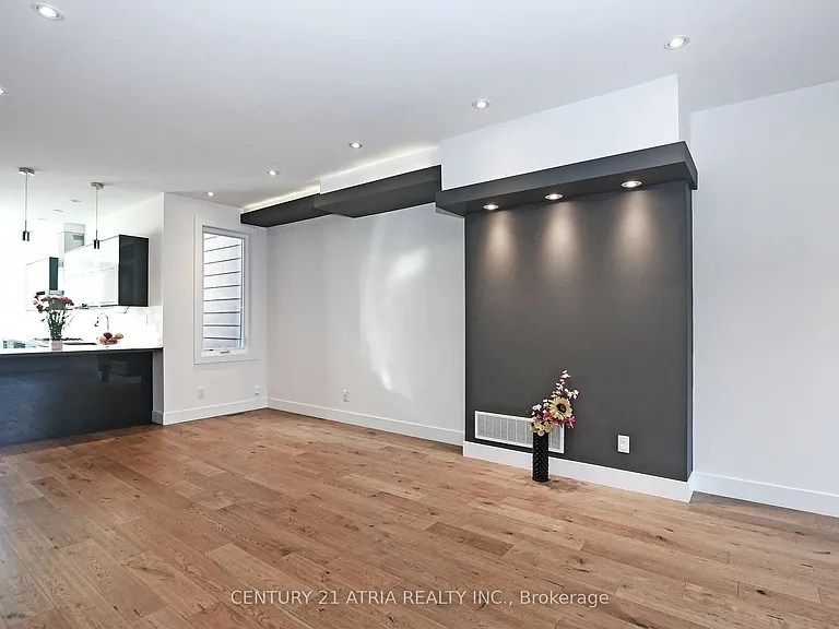 10 Palmerston Ave — Photo 5