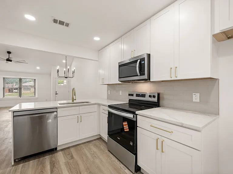802 Rock Creek Dr — Photo 5