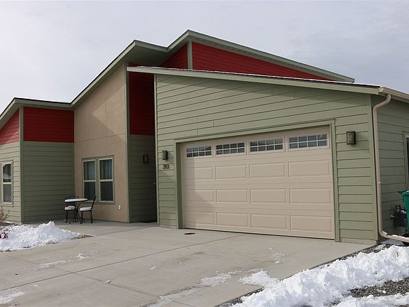 3rd image of 393 Blue River Dr